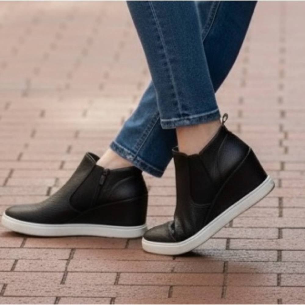 CASLON Aiden Wedge Perforated Black Leather Sneaker Bootie, 9.5M